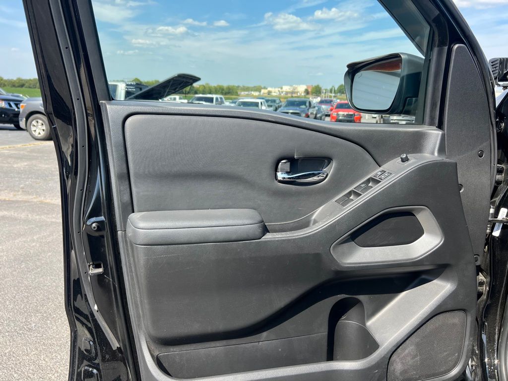 2022 Nissan Frontier SV photo 12