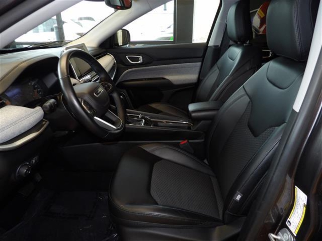 2022 Jeep Compass Latitude photo 22