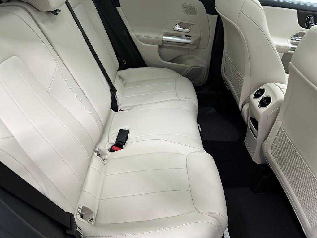 2025 Mercedes Benz GLA 250 photo 26