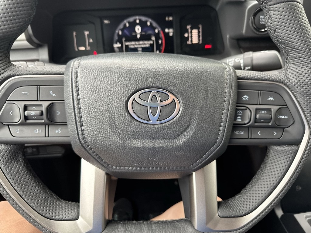 2025 Toyota Tacoma SR5 4x4 Double Cab photo 11