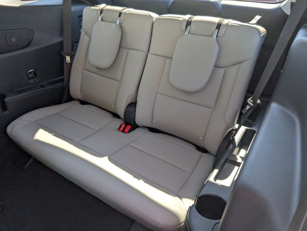 2025 Ford Explorer photo 5