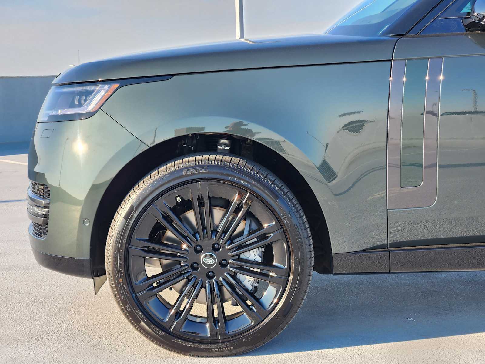 2025 Land Rover Range Rover SE photo 9