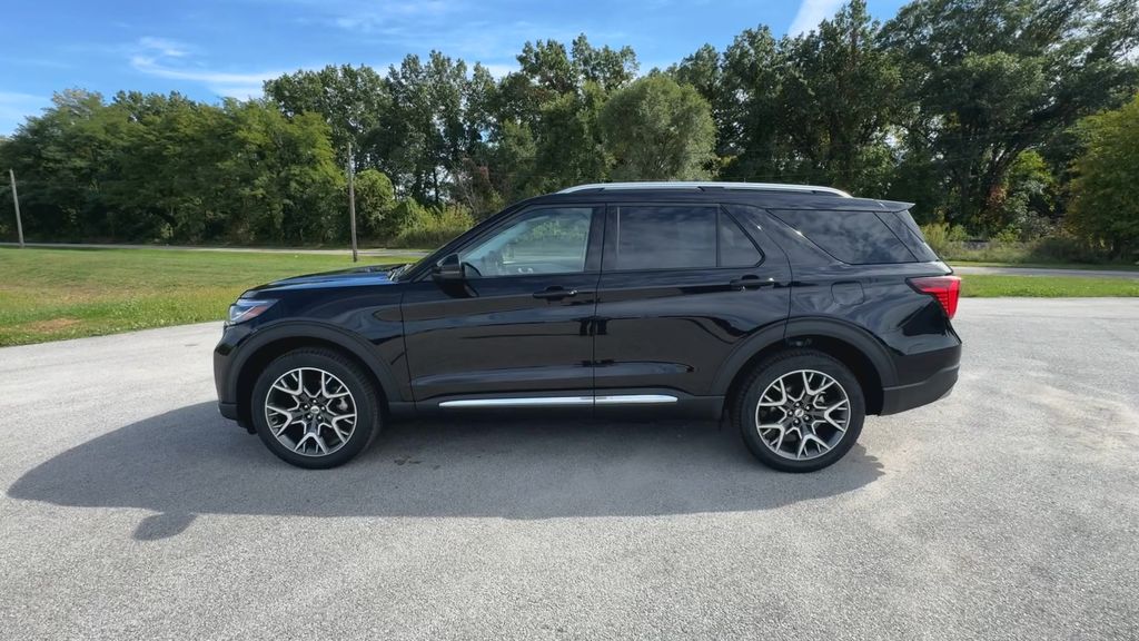 2025 Ford Explorer Platinum photo 4