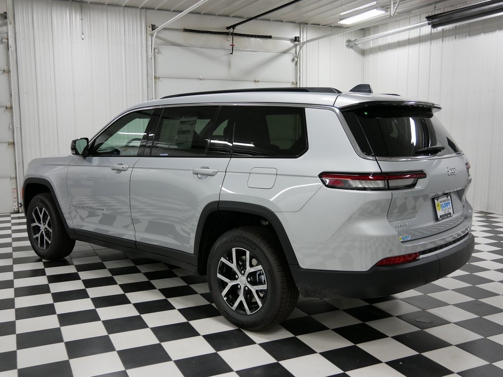2025 Jeep Grand Cherokee Limited photo 3