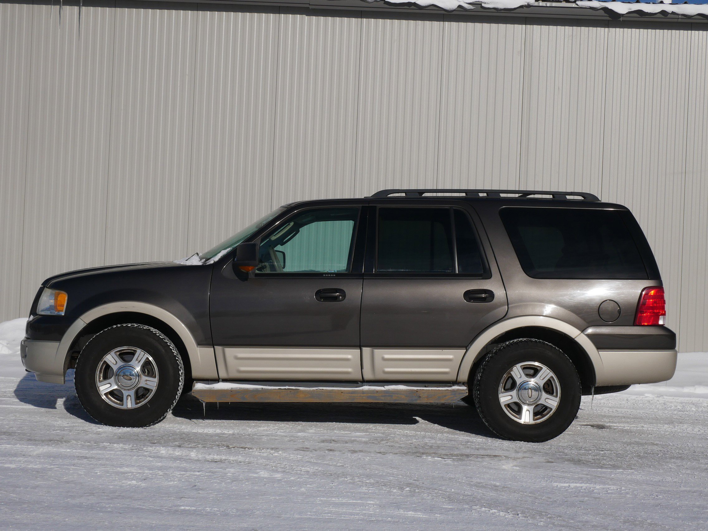 Used 2005 Ford Expedition Eddie Bauer with VIN 1FMPU185X5LB03694 for sale in Hastings, Minnesota