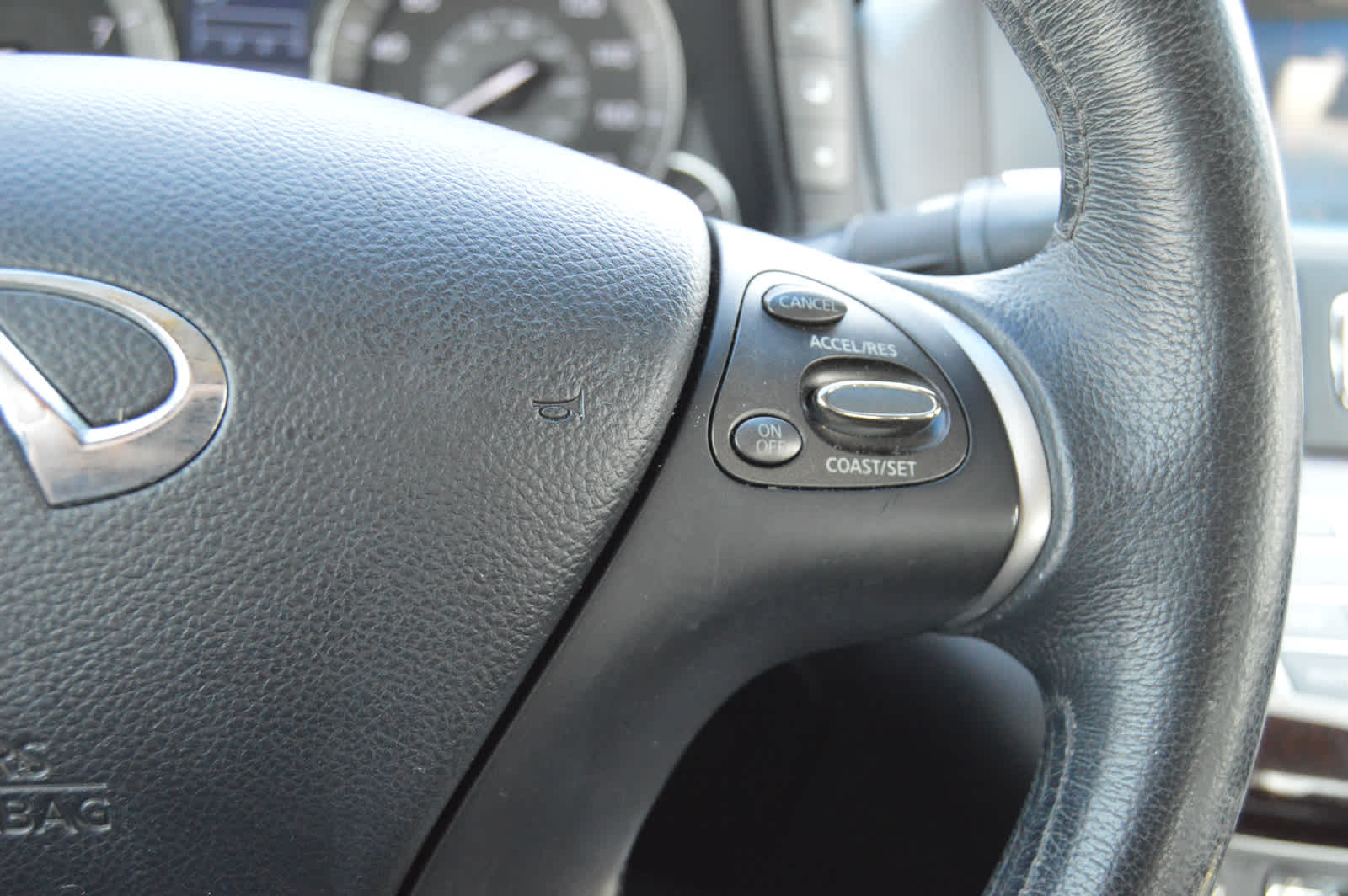 2011 Infiniti M37 photo 19