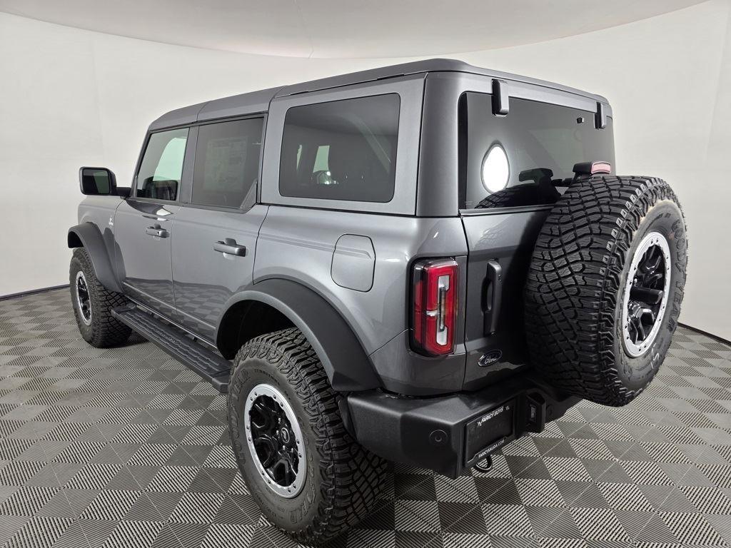2024 Ford Bronco Outer Banks photo 3