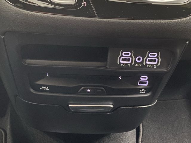 2025 Chrysler Pacifica photo 23