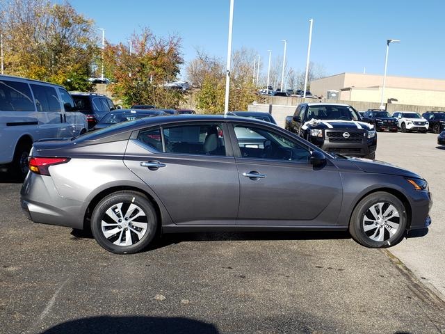 2025 Nissan Altima S photo 8