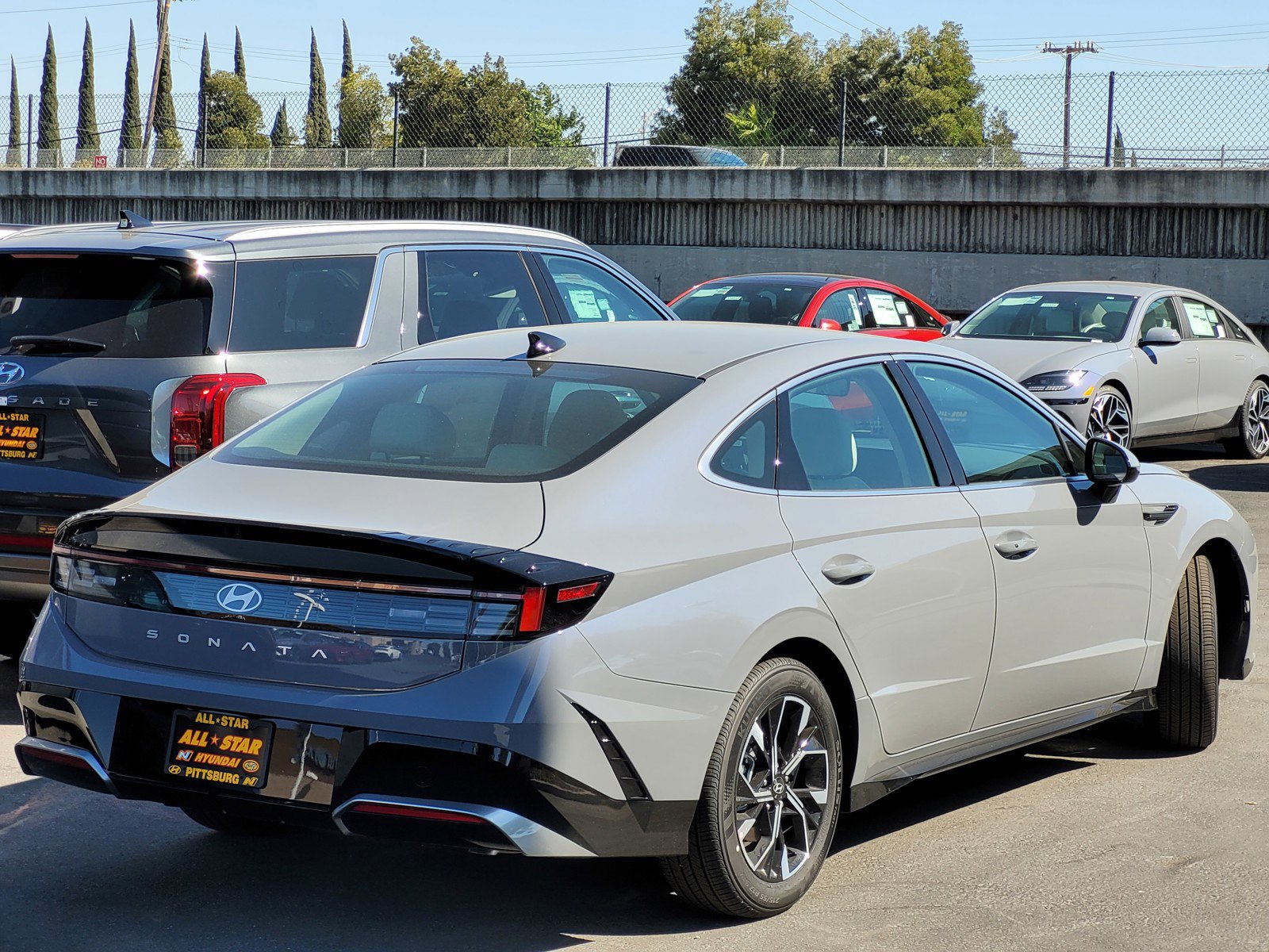 2025 Hyundai Sonata SEL photo 3