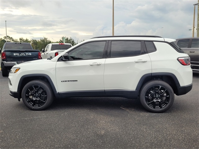 2025 Jeep Compass Latitude photo 3