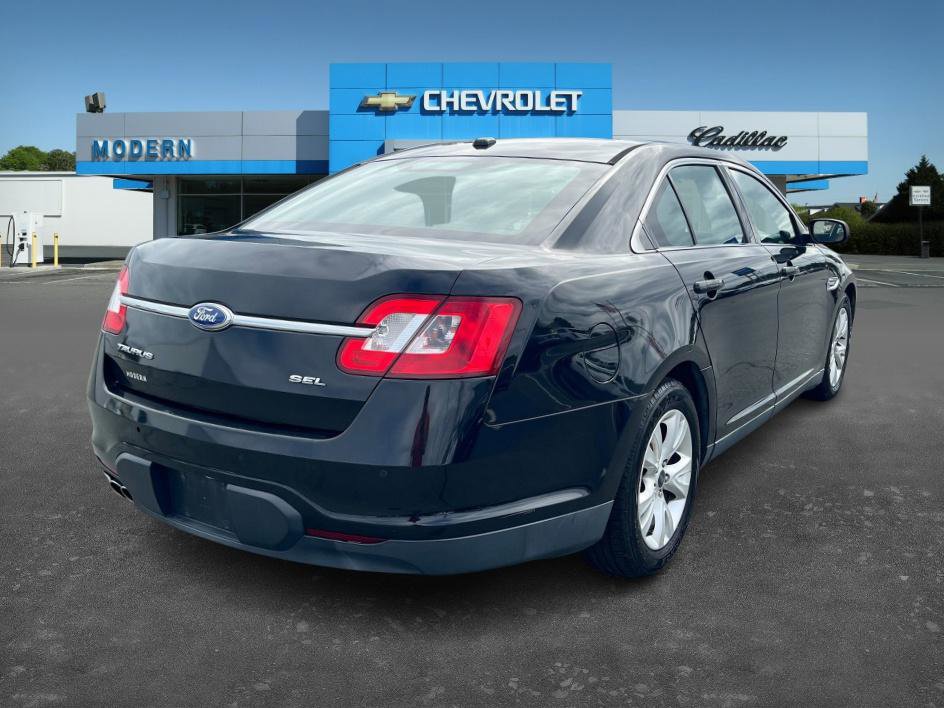 2011 Ford Taurus SEL photo 2
