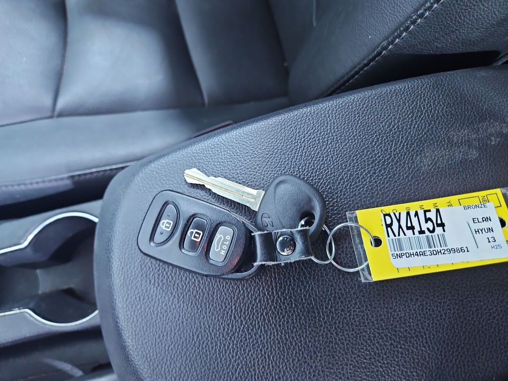 2013 Hyundai Elantra Limited photo 26