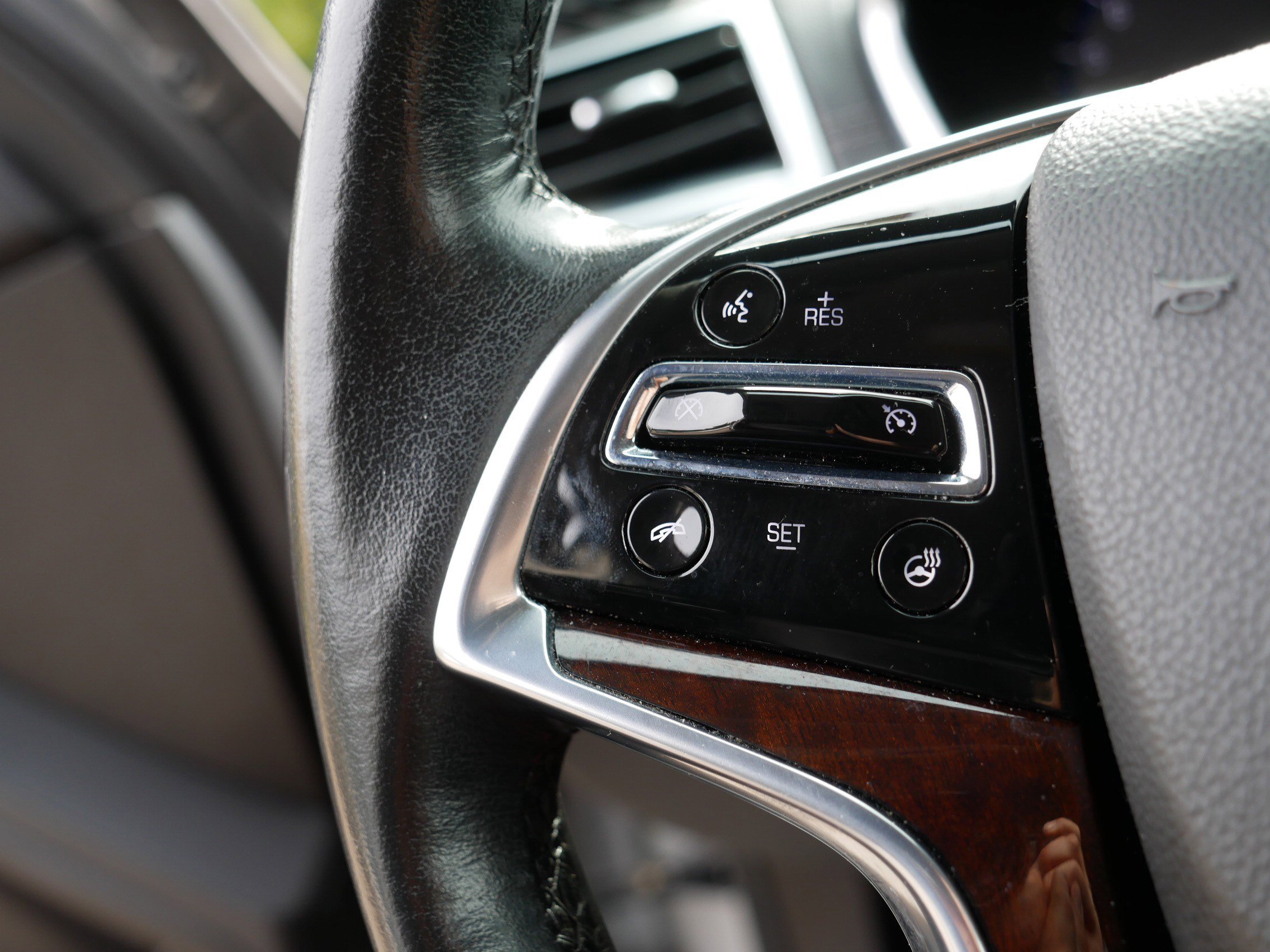 2016 Cadillac SRX Luxury photo 28