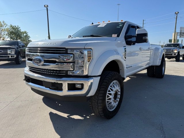 2019 Ford F-450 Super Duty Lariat's photo