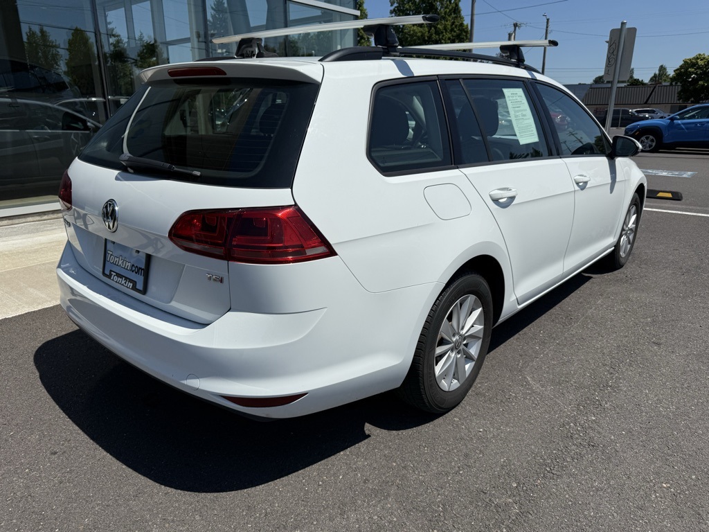 2017 Volkswagen Golf SportWagen S photo 3
