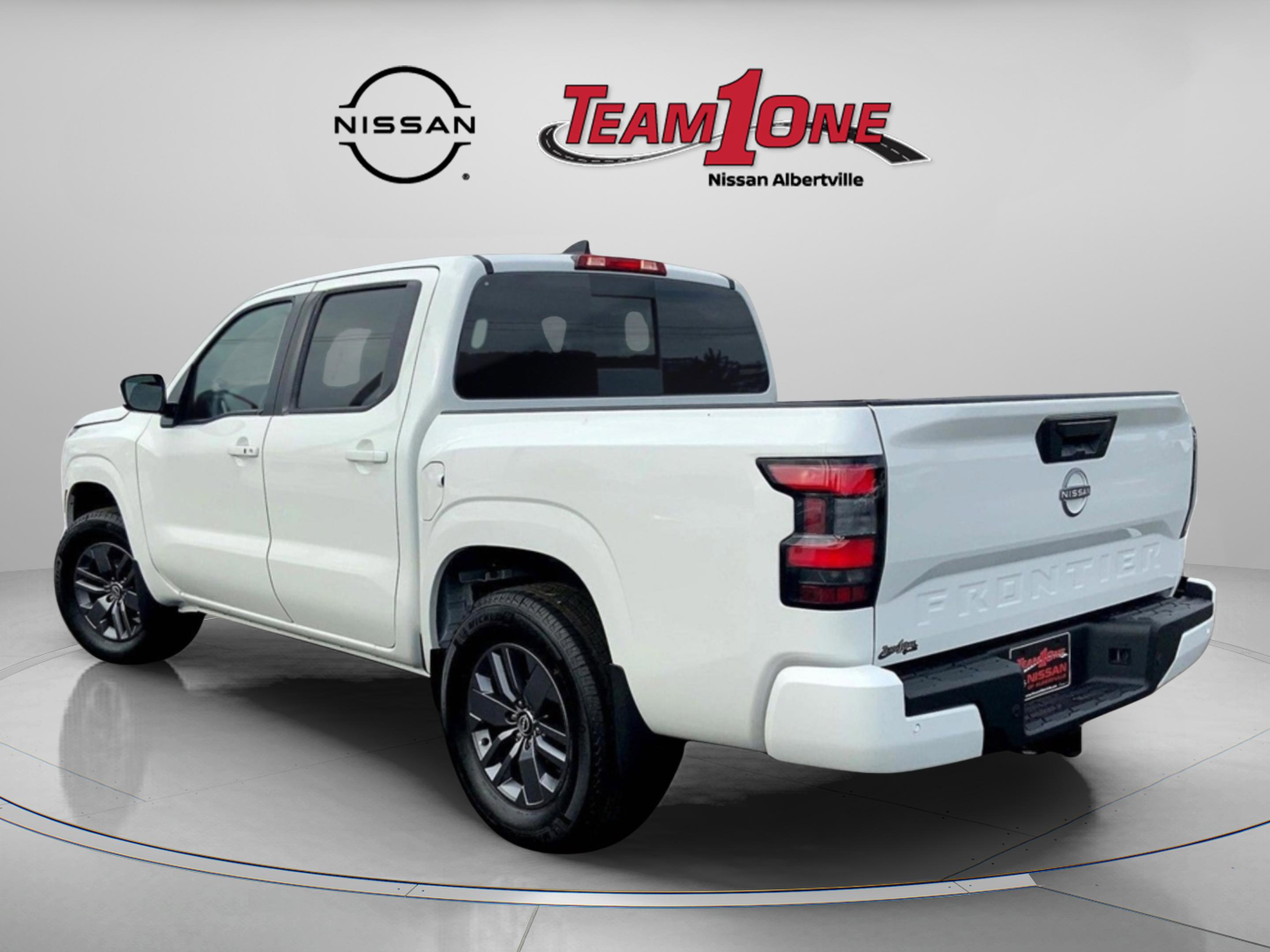 2025 Nissan Frontier SV Crew Cab photo 3