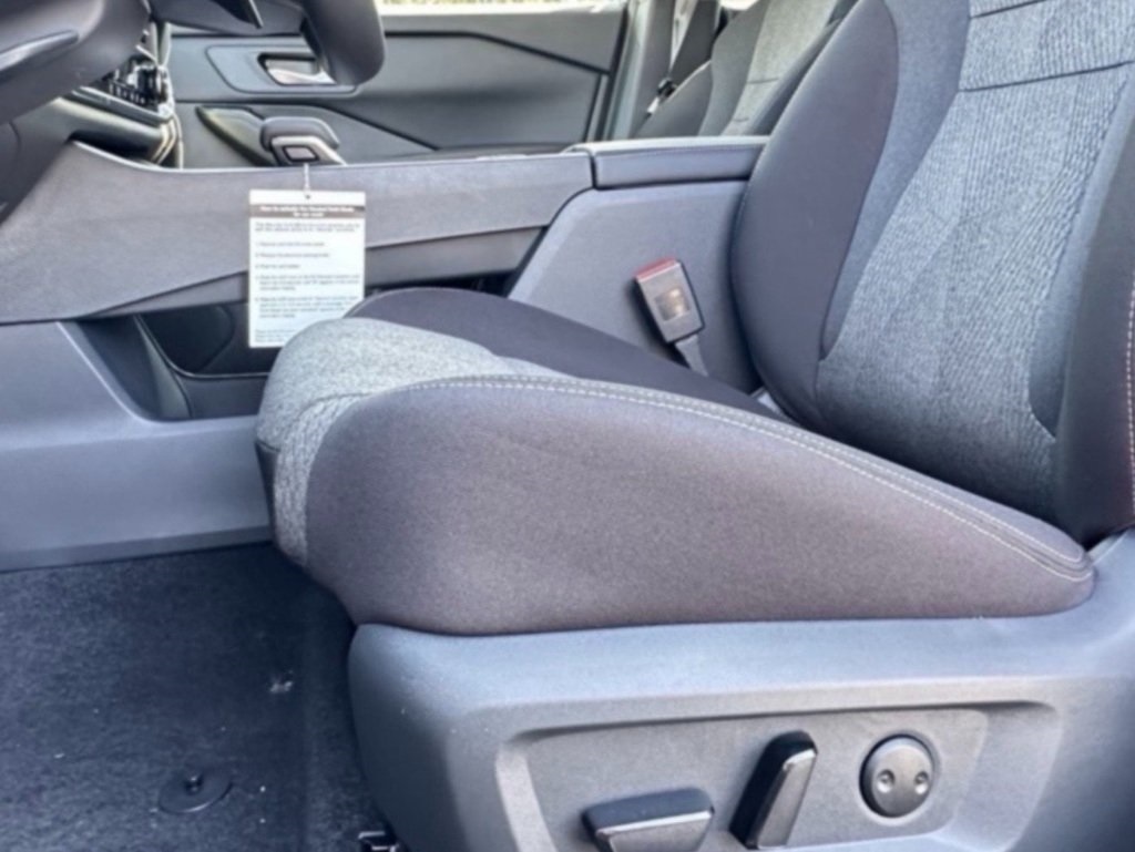 2026 Nissan Rogue SV photo 18