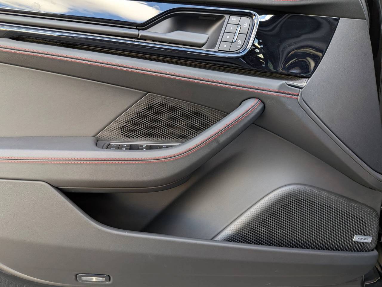 2026 Porsche Panamera Turbo E-Hybrid photo 12