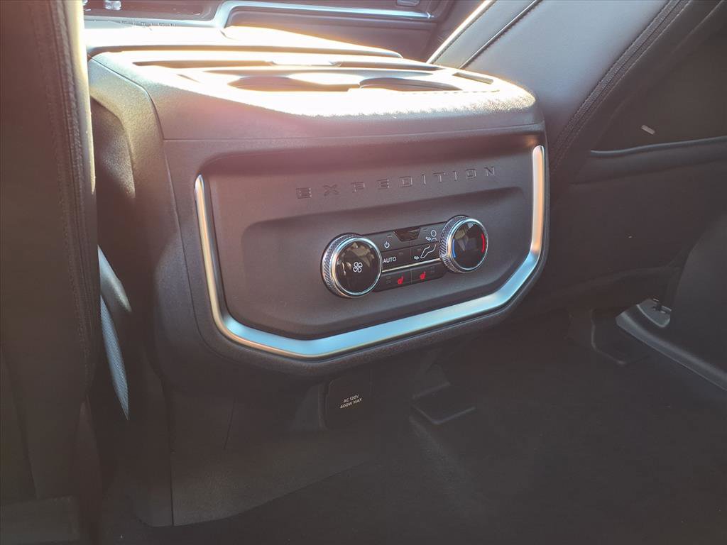 2025 Ford Expedition Platinum MAX photo 7