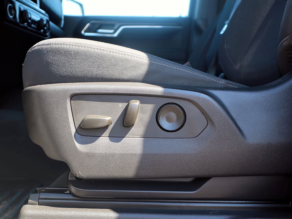 2023 Chevrolet Silverado 1500 LT photo 11