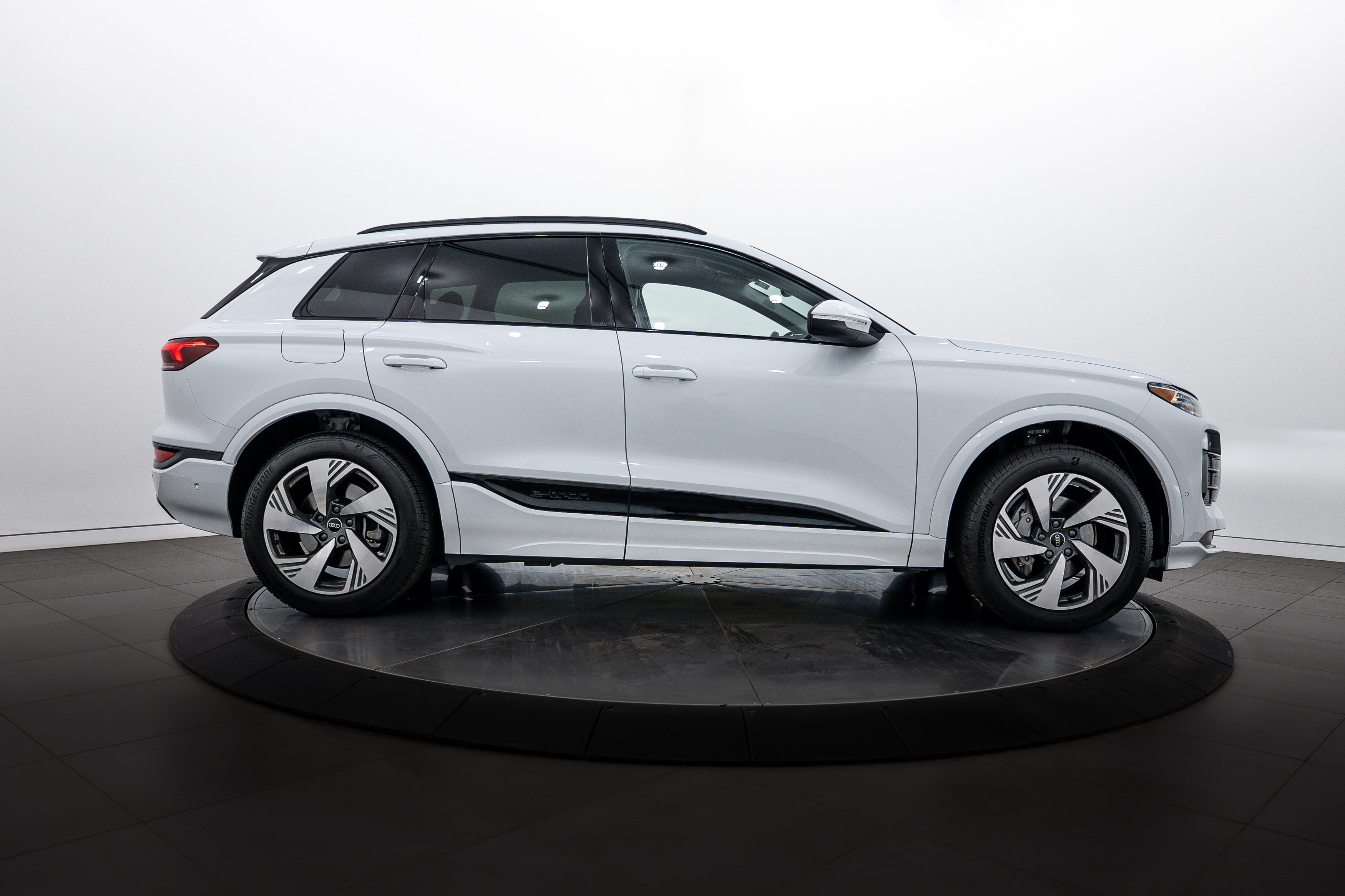 2025 Audi Q6 E-tron Premium Plus photo 3