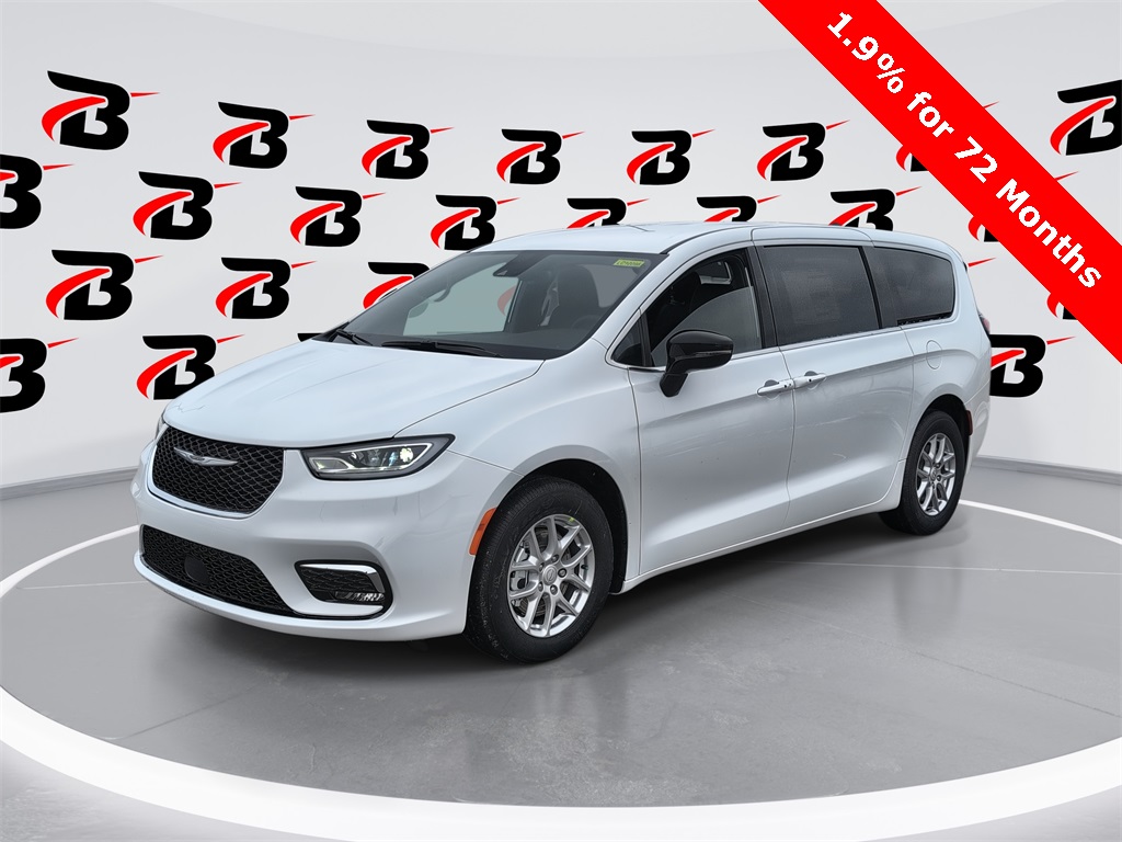 2026 Chrysler Pacifica Select's photo