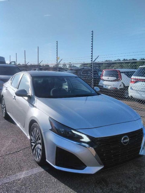 2023 Nissan Altima 2.5 SV photo 2