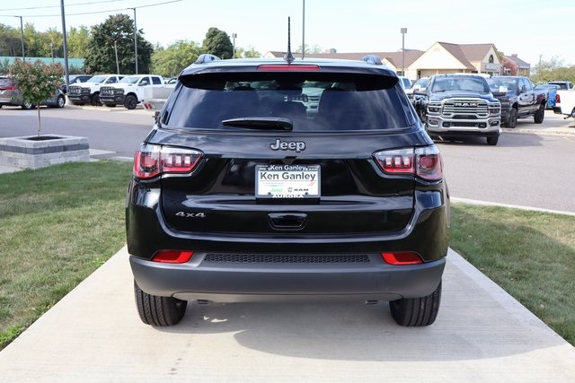 2025 Jeep Compass Altitude photo 29