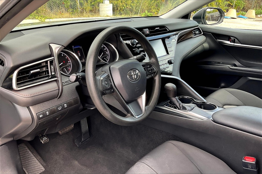 2019 Toyota Camry LE photo 13