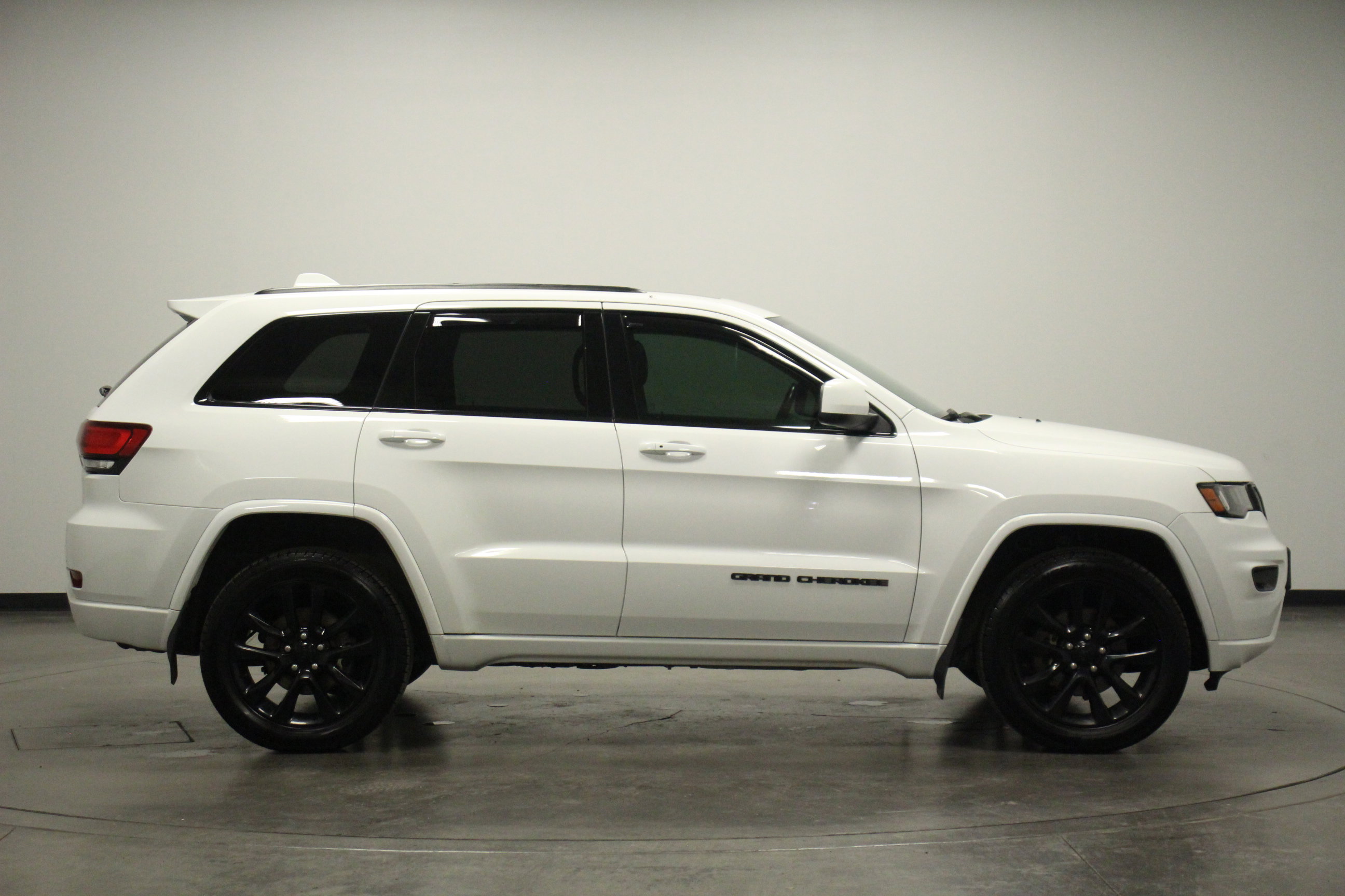 2020 Jeep Grand Cherokee Altitude photo 2