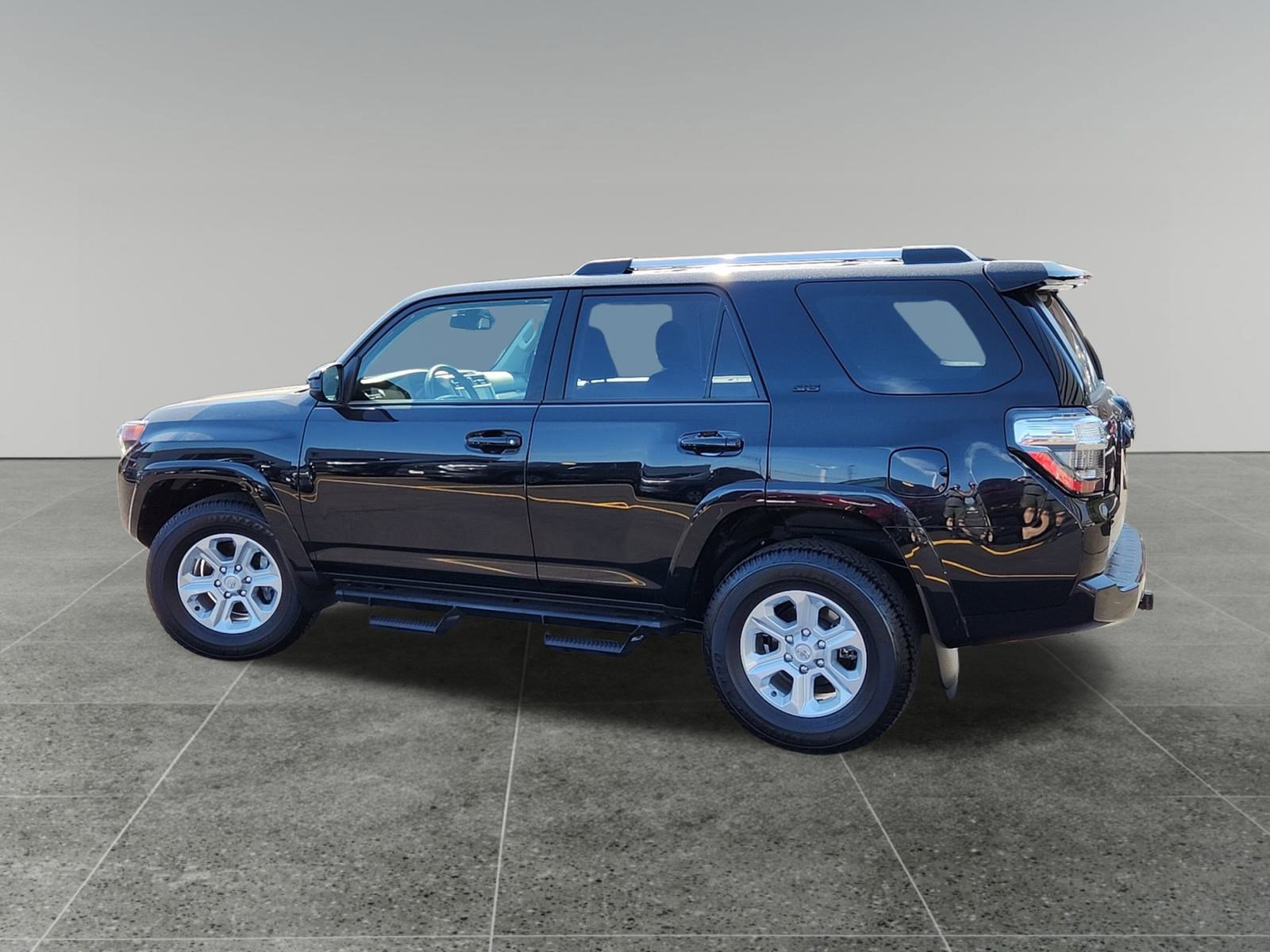2023 Toyota 4Runner SR5 photo 3