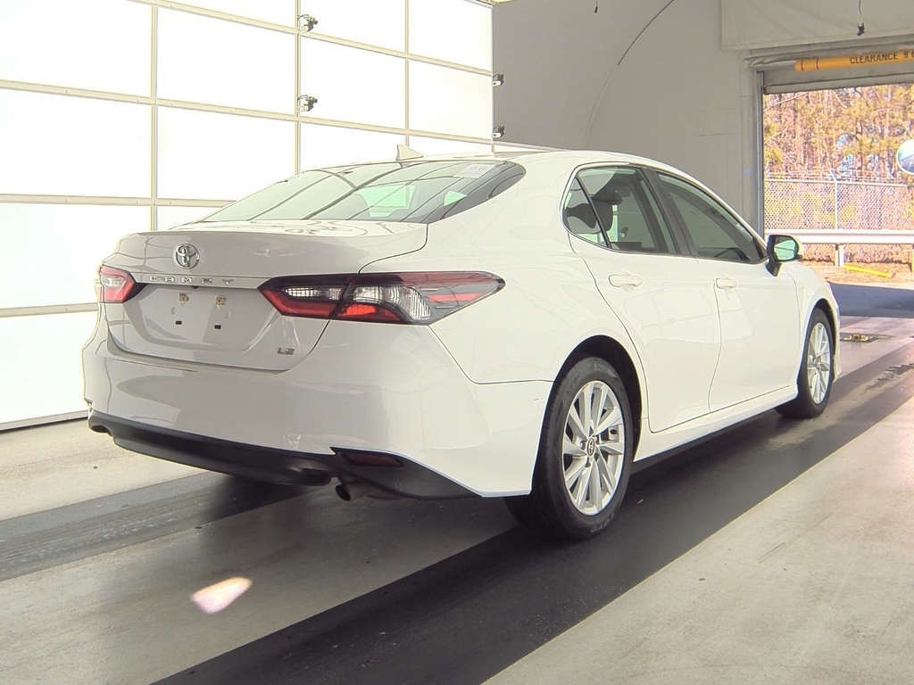 2022 Toyota Camry LE photo 4