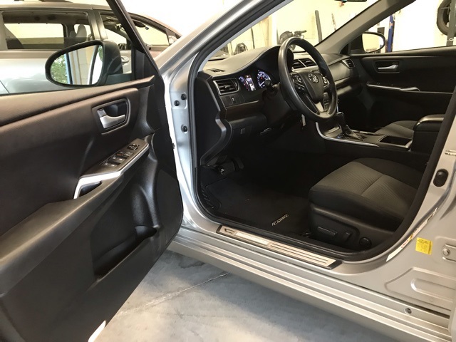 2017 Toyota Camry LE photo 10