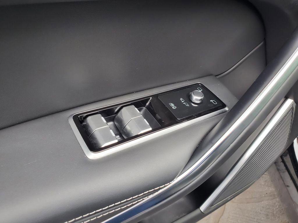 2024 Jaguar F-PACE P250 R-Dynamic S photo 11