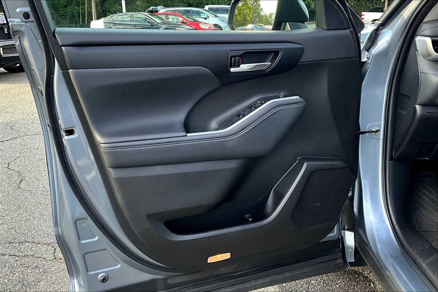 2022 Toyota Highlander XLE photo 21