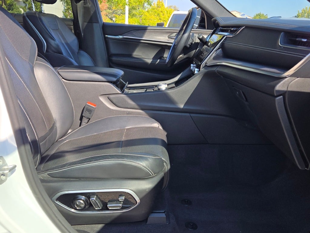 2021 Jeep Grand Cherokee Overland photo 3