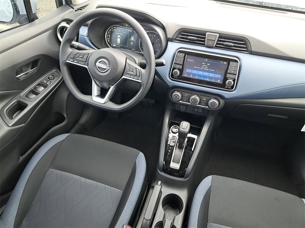 2025 Nissan Versa 1.6 SV photo 14