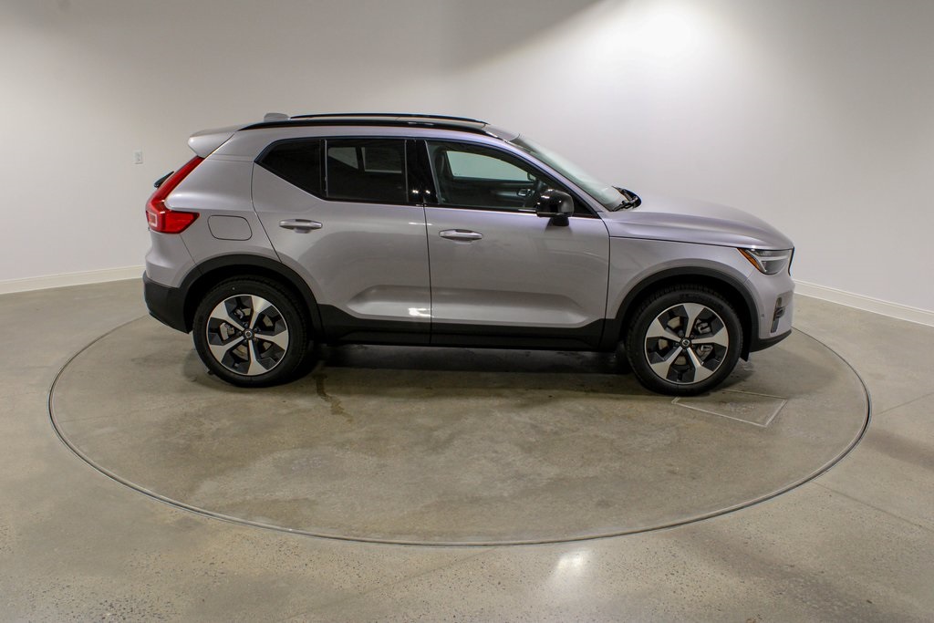 2026 Volvo XC40 Plus photo 5