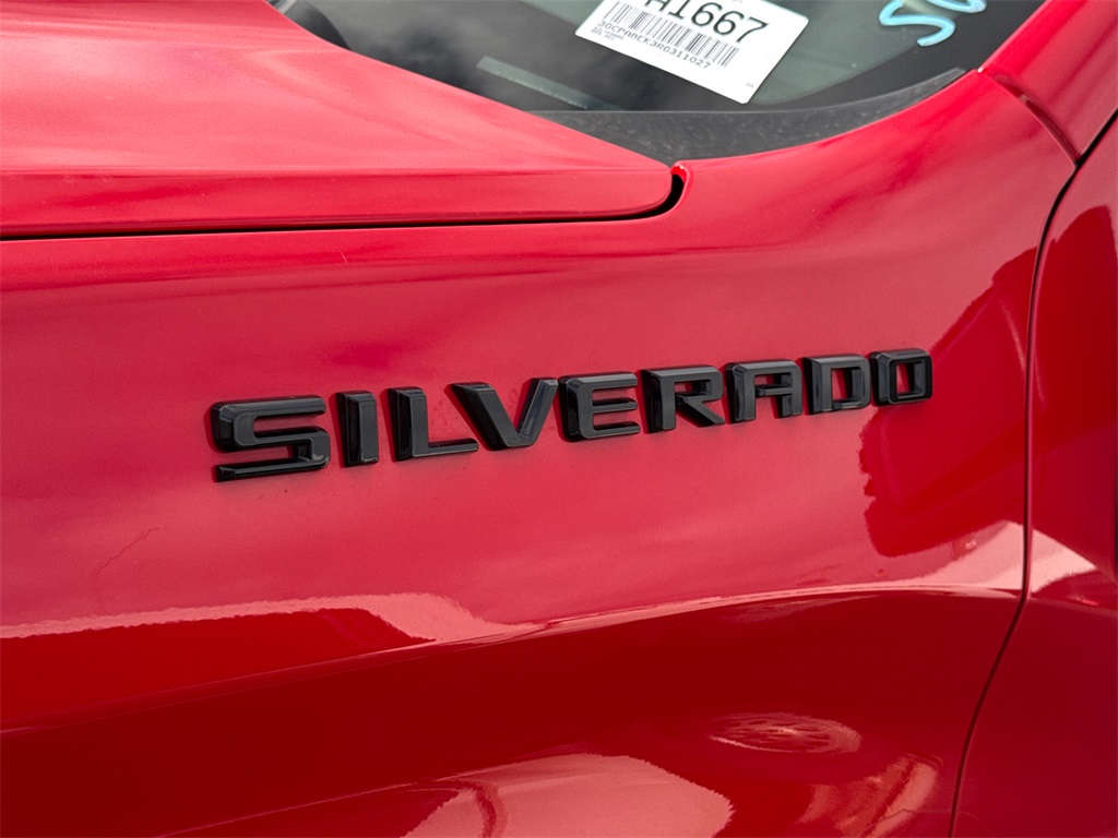 2024 Chevrolet Silverado 1500 Custom photo 3