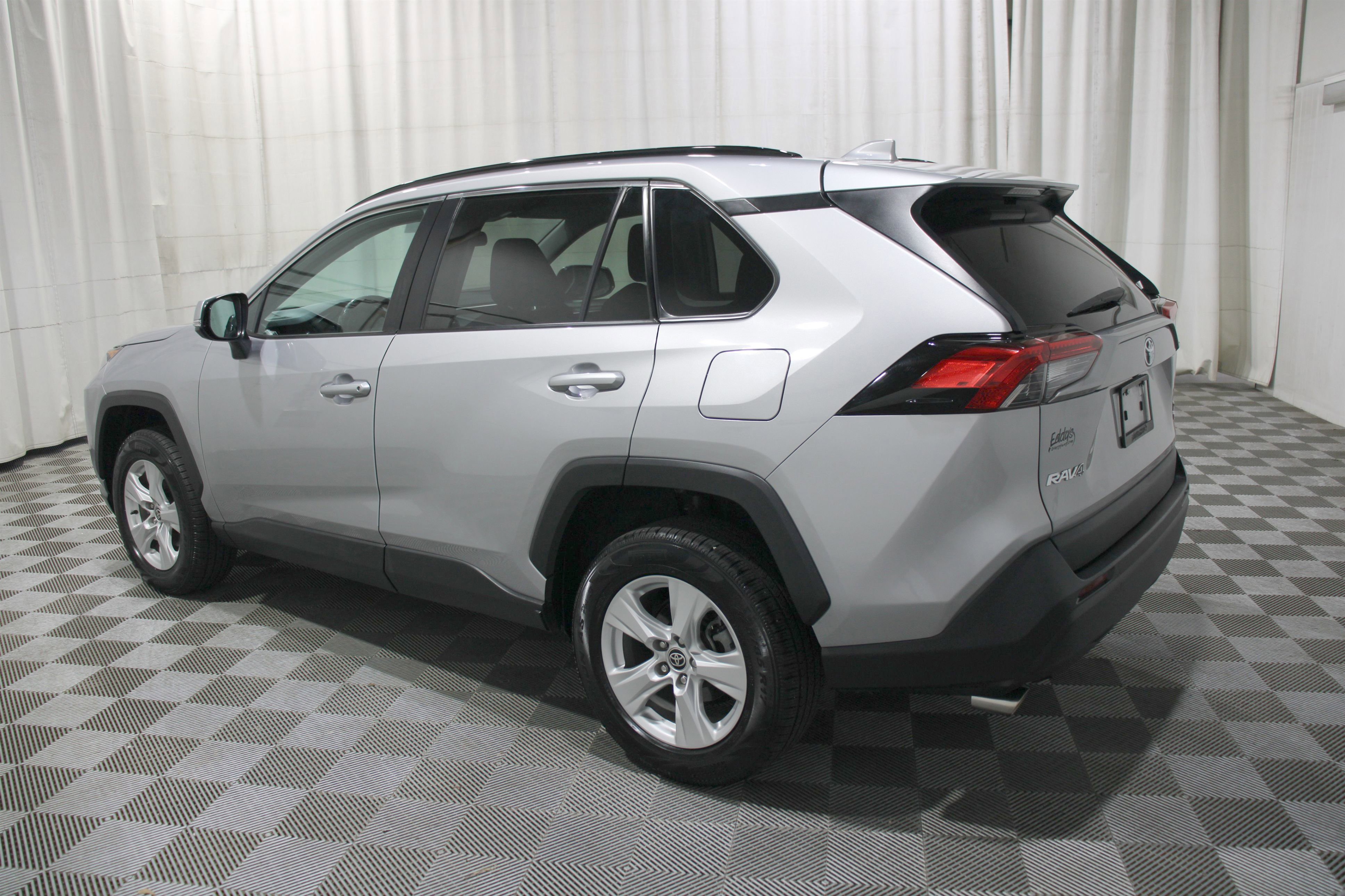 2021 Toyota RAV4 XLE photo 11