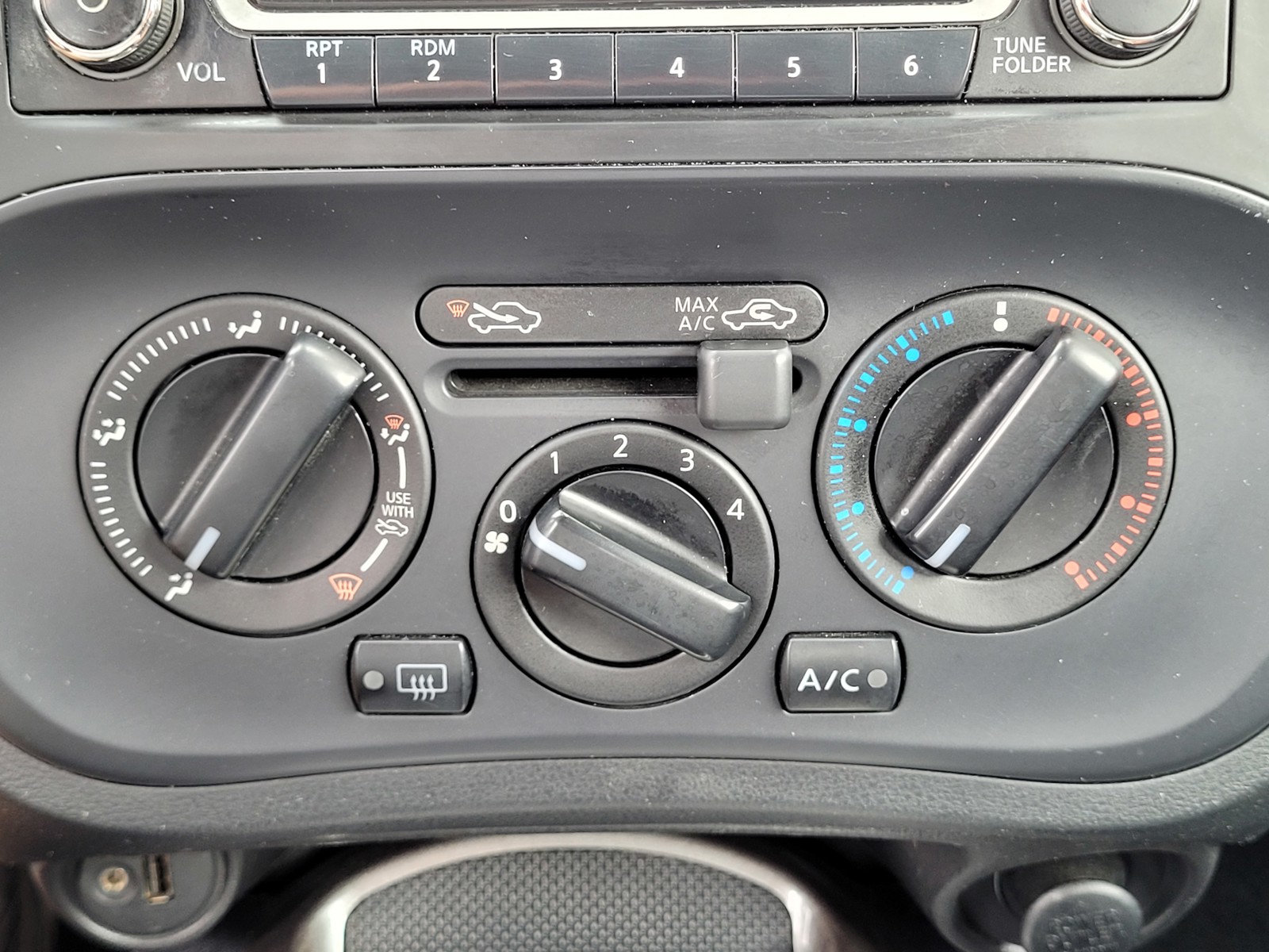 2015 Nissan Juke S photo 13