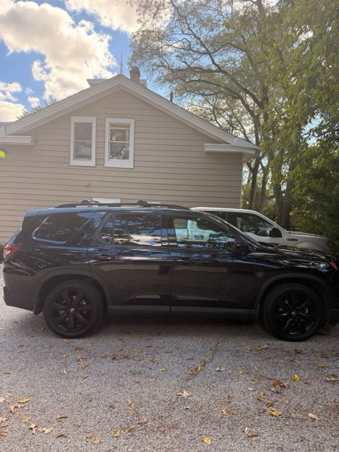 2025 Honda Pilot Black Edition photo 4
