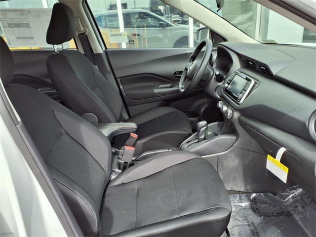 2025 Nissan Kicks Play S photo 4