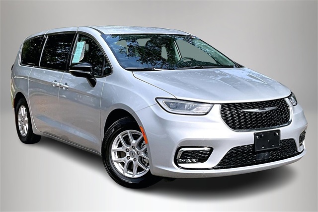 2024 Chrysler Pacifica Touring L's photo