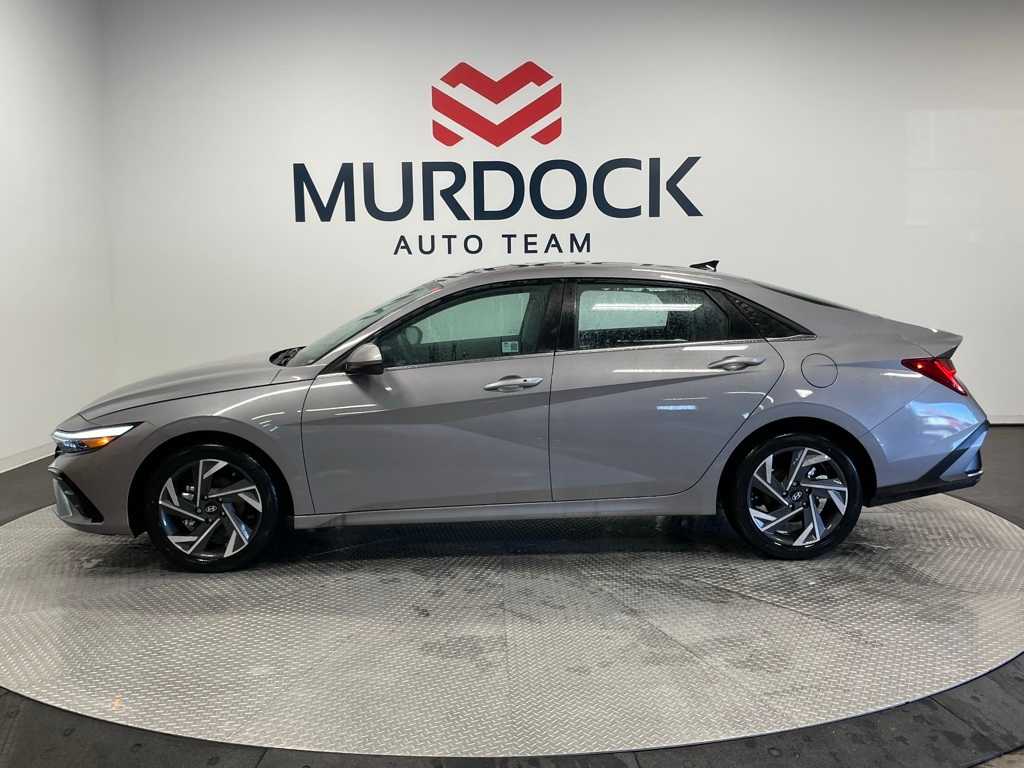 2024 Hyundai Elantra SEL Convenience photo 8