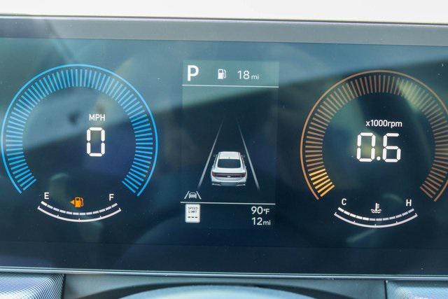 New 2025 White Hyundai SEL image 21