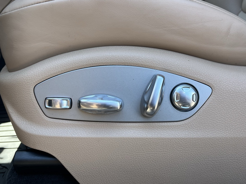 2025 Porsche Macan T photo 9
