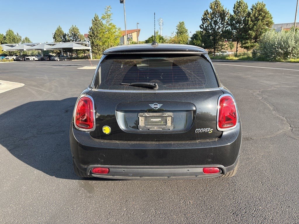 2024 Mini Cooper 2 Door Hardtop SE photo 2
