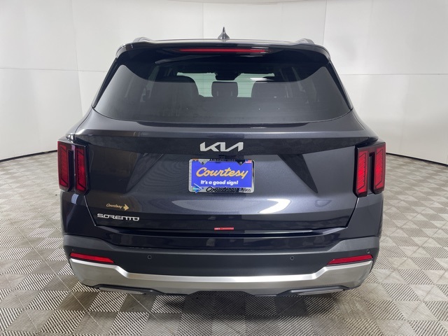 2025 Kia Sorento S photo 3